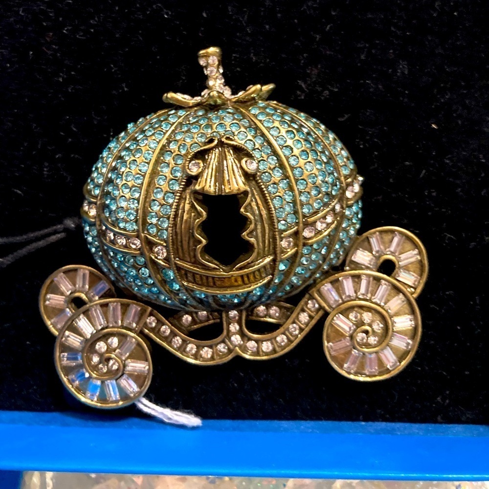Heidi Daus Cinderella Coach Brooch for Disney. Vintage. Retired.​​